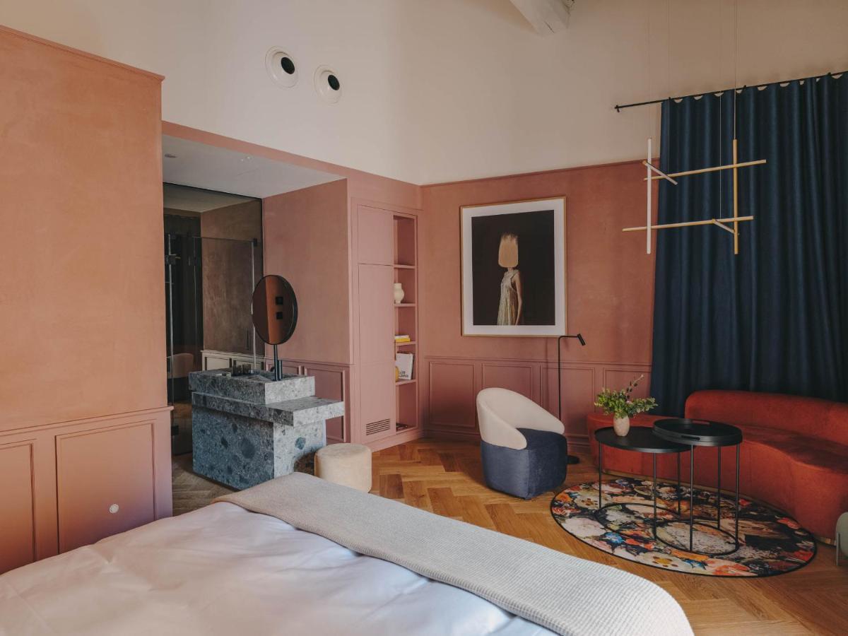 Hotel Palau Fugit Жирона Экстерьер фото